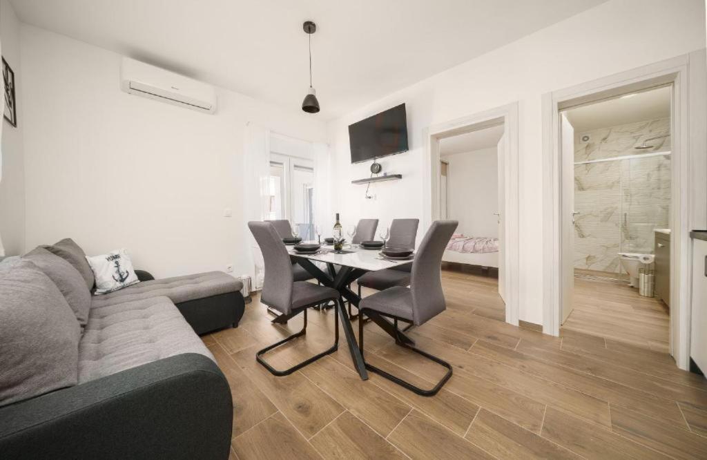 Apartment Stefanio Vodice Bagian luar foto