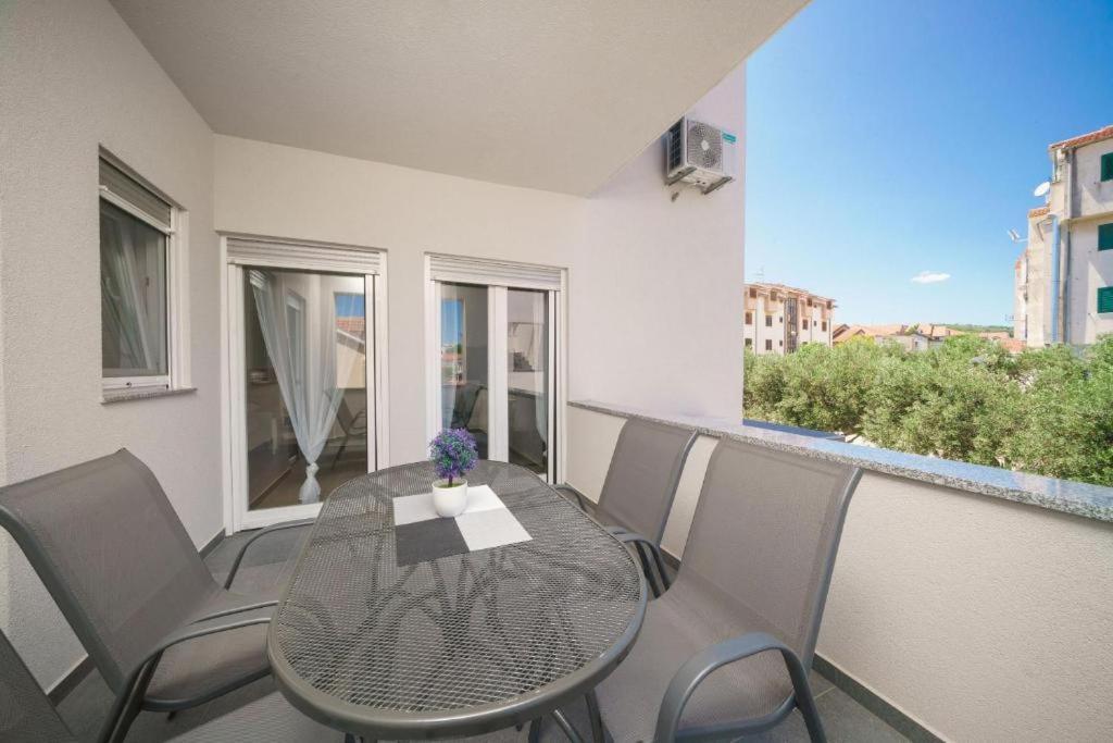 Apartment Stefanio Vodice Bagian luar foto