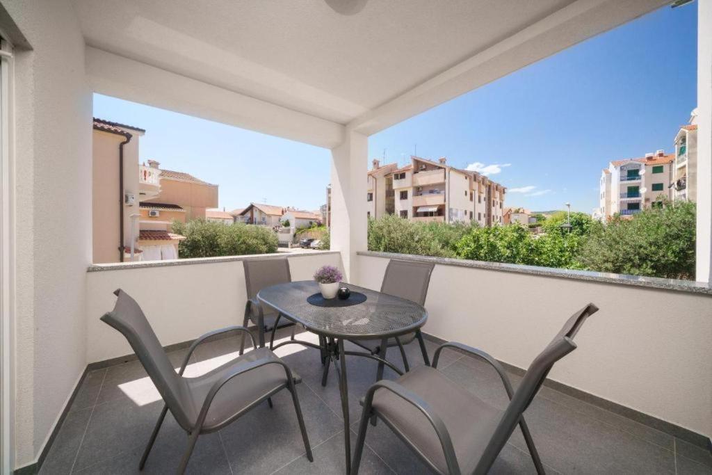 Apartment Stefanio Vodice Bagian luar foto
