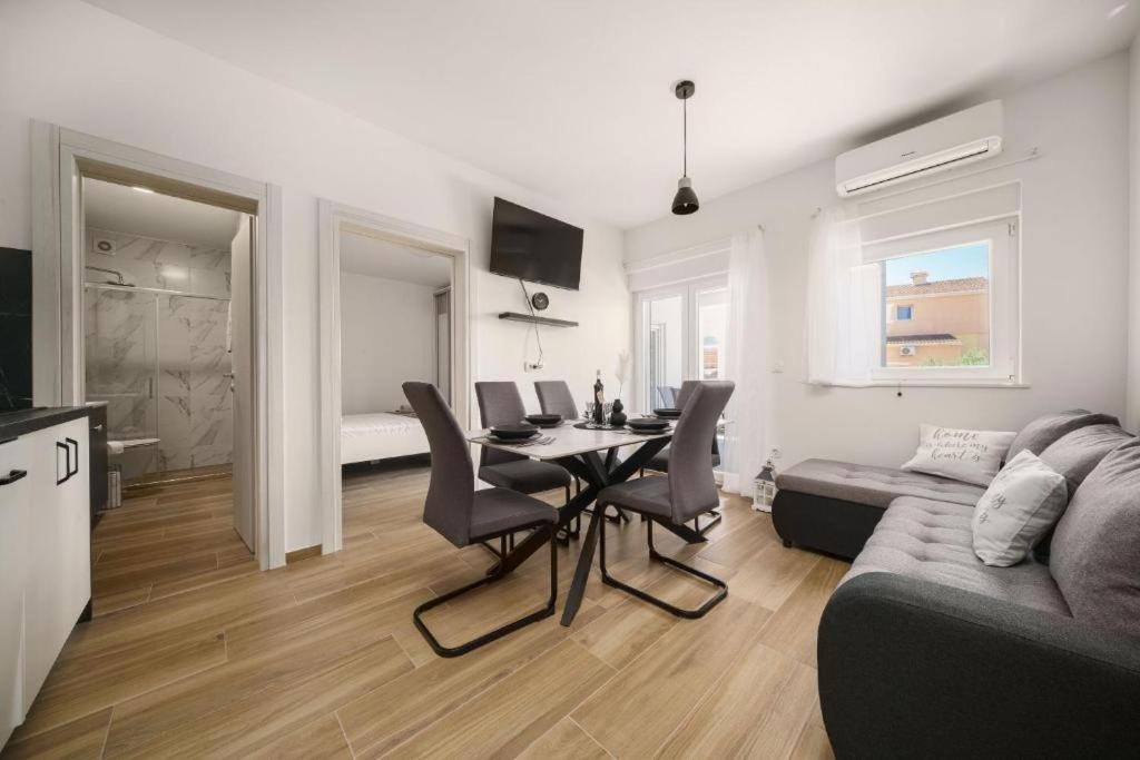 Apartment Stefanio Vodice Bagian luar foto