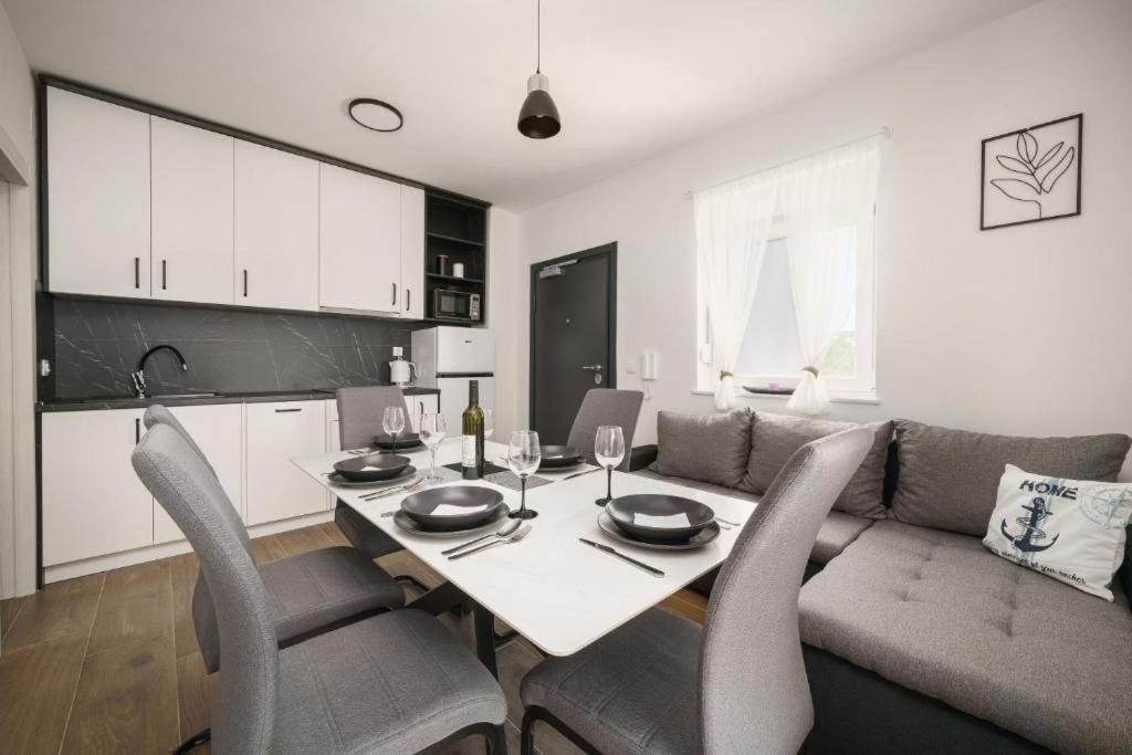 Apartment Stefanio Vodice Bagian luar foto